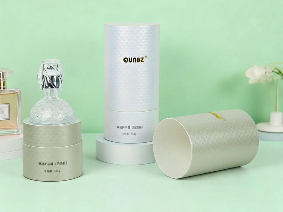 Emballage de tubes en papier pour parfums